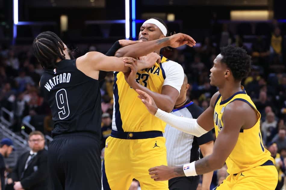 Jogadores brigam durante partida e tomam multa absurda da NBA