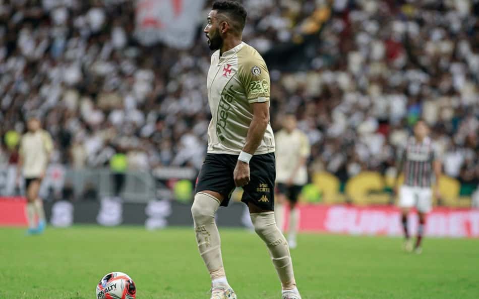 Com salário alto e retorno abaixo do esperado, Payet deve deixar o Vasco
