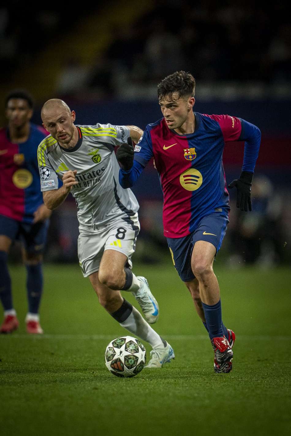 Pedri em partida do Barcelona pela Champions League