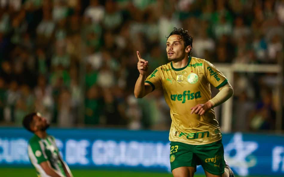 Raphael Veiga tenta decidir mais um clássico pelo Palmeiras: 'Todo sacrifício é válido'