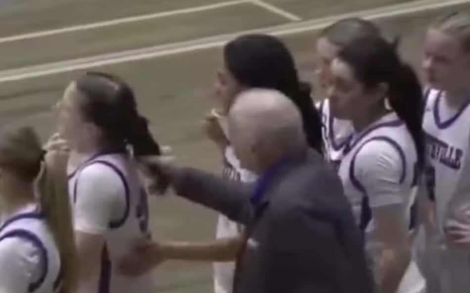 Após derrota, técnico de basquete puxa cabelo de jogadora; veja vídeo