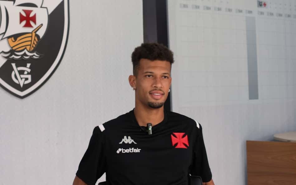 João Victor projeta temporada de sucesso no Vasco: 'Muitas vitórias e pouquíssimas oscilações'