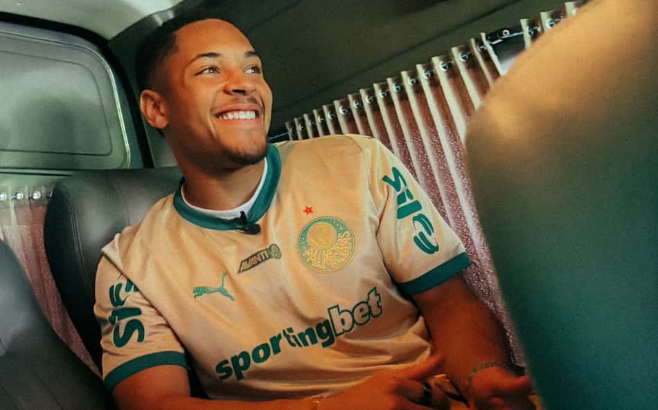 Palmeiras monta esquema para chegada 'invisível' de Vitor Roque