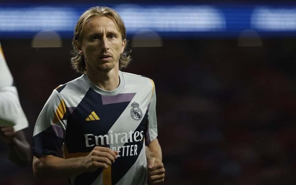 Futuro de Modric no Real Madrid é incerto, e fontes locais afirmam: 'Carreira encerrada'