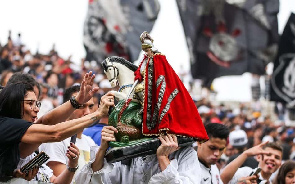 Padroeiro fiel! Entenda a relação entre Corinthians e São Jorge
