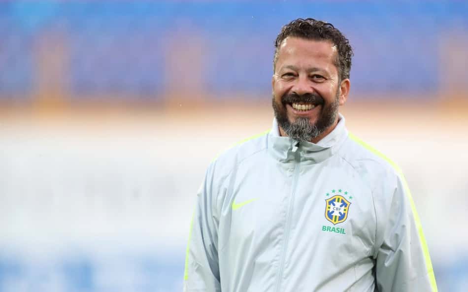 Santos anuncia Cléber Xavier como novo técnico