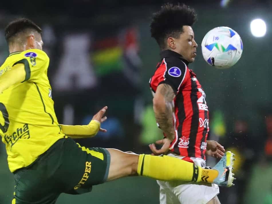 Matheuzinho em ação pela Sul-Americana  Foto: Divulgação / Conmebol