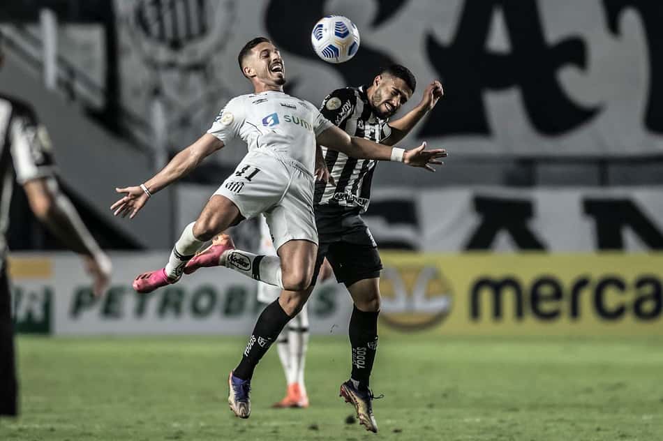 Santos e Atlético-MG jogaram na Vila Belmiro durante a pandemia sem a presença do público. (Foto: Ivan Storti/Santos FC)