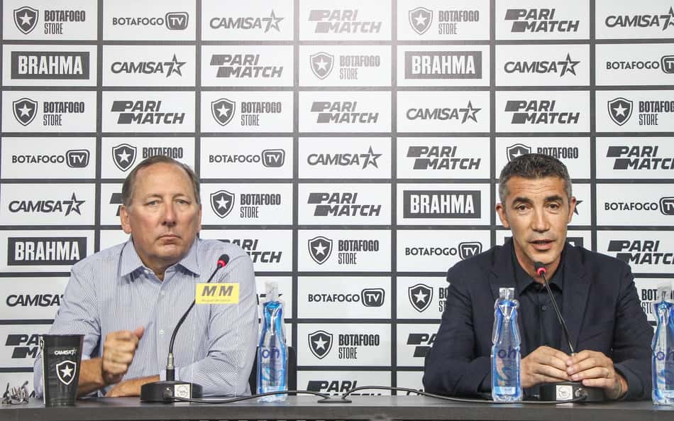 Ex-técnico do Botafogo processa John Textor e exige valor milionário