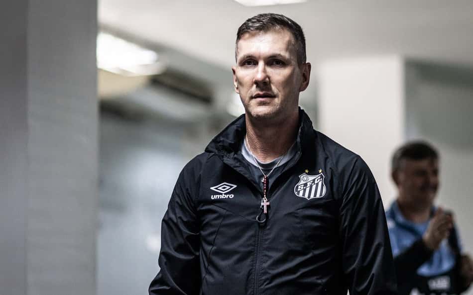 Ex-Santos, Paulo Turra investe em liderança e idiomas para novo ciclo na carreira