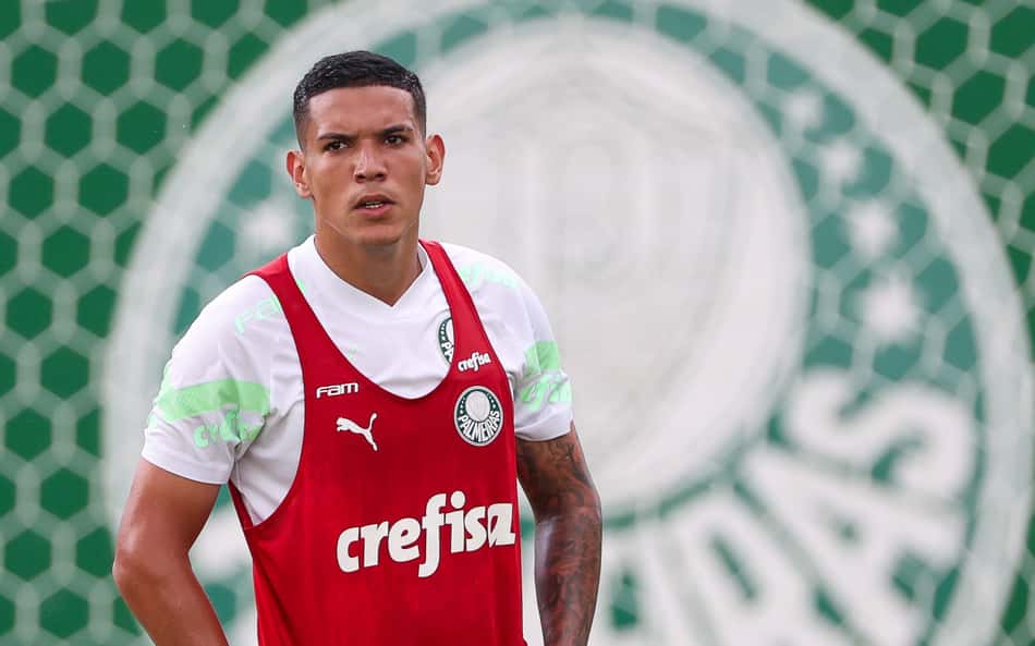 Palmeiras trava saída de Naves, alvo do Botafogo no mercado