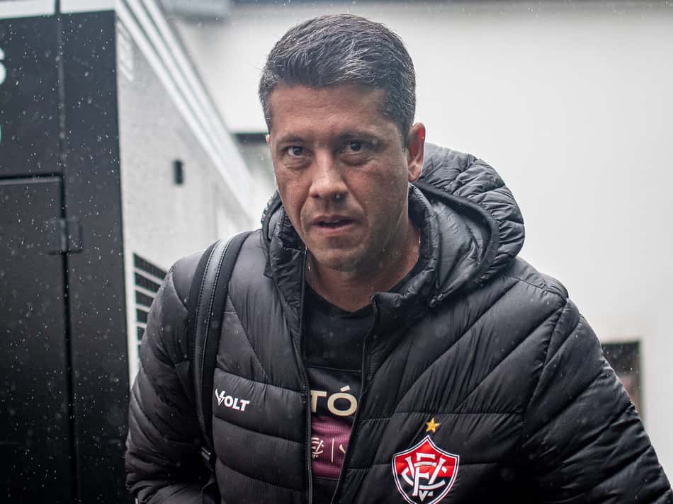 Thiago Carpini antes de partida contra o Criciúma Foto: Victor Ferreira / EC Vitória