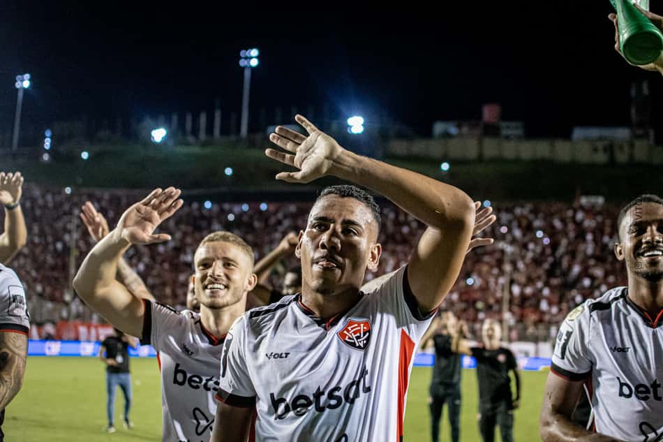 Zé Hugo, ex-jogador do Vitória, comemora permanência na Série A Foto: Victor Ferreira / EC Vitória