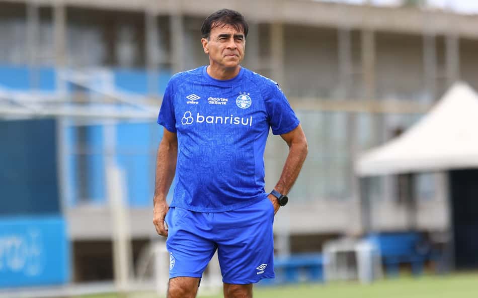 Dirigente do Santos detona Quinteros, técnico do Grêmio: 'Estava com documento firmado'