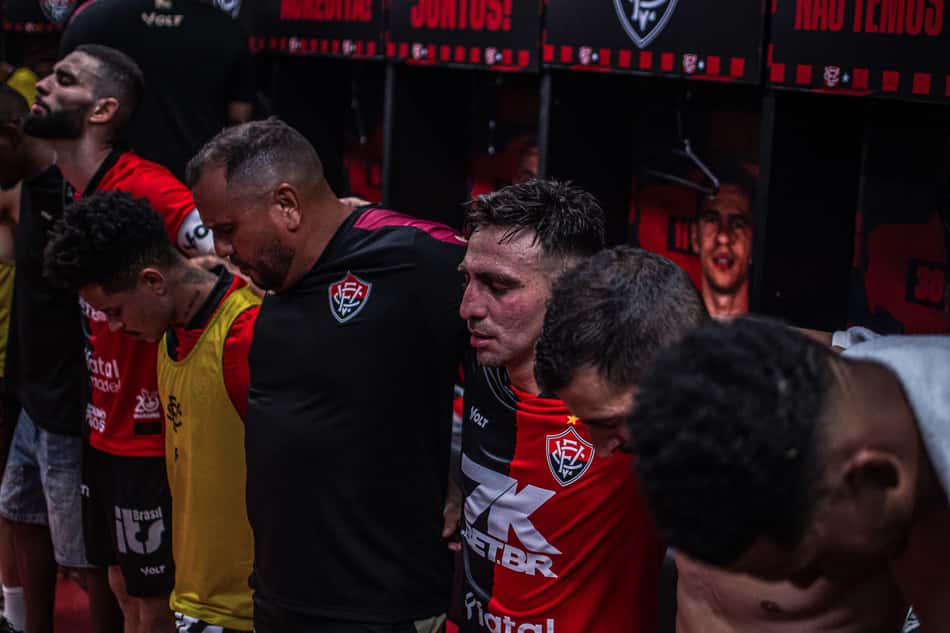 Elenco do Vitória reunido antes de jogo contra o Ferroviário Foto: Victor Ferreira / EC Vitória