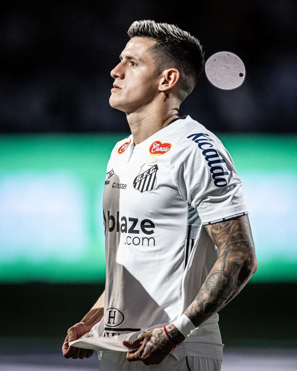 Leo Godoy pode voltar ao time titular do Santos (Foto: Raul Baretta/ Santos FC)