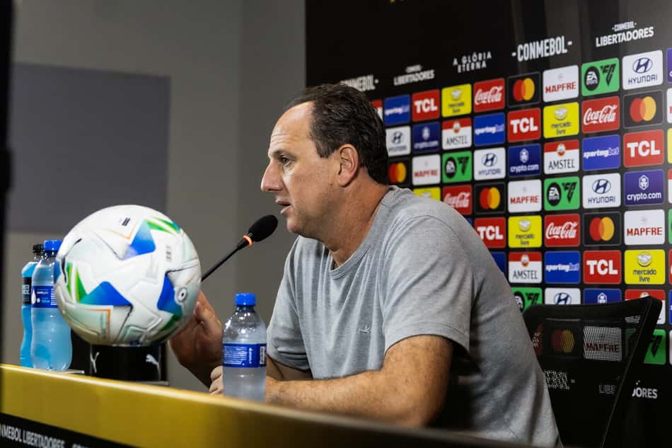 Rogério Ceni em entrevista coletiva após jogo da Libertadores Foto: Letícia Martins/EC Bahia