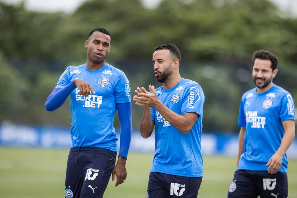 Caio Alexandre, Jean Lucas e Everton Ribeiro em treino do Bahia Foto: Rafael Rodrigues / EC Bahia