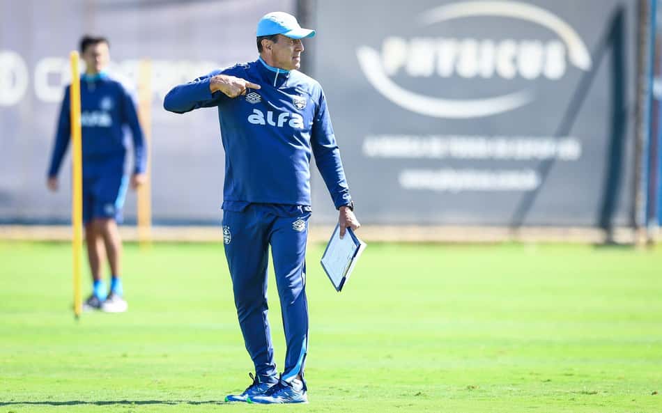 Pressão aumenta, mas Grêmio respalda Quinteros