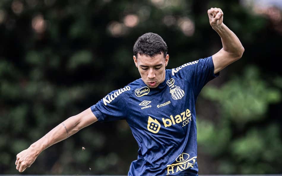 Destaque da Copinha celebra vaga no profissional do Santos: 'um sonho'