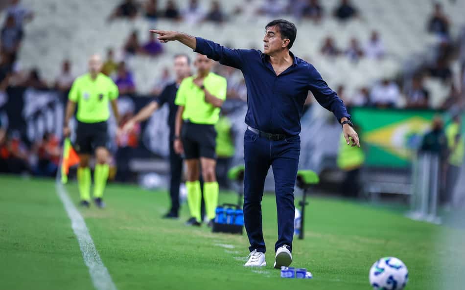 'Grêmio não mereceu perder', lamenta Quinteros após derrota para o Ceará