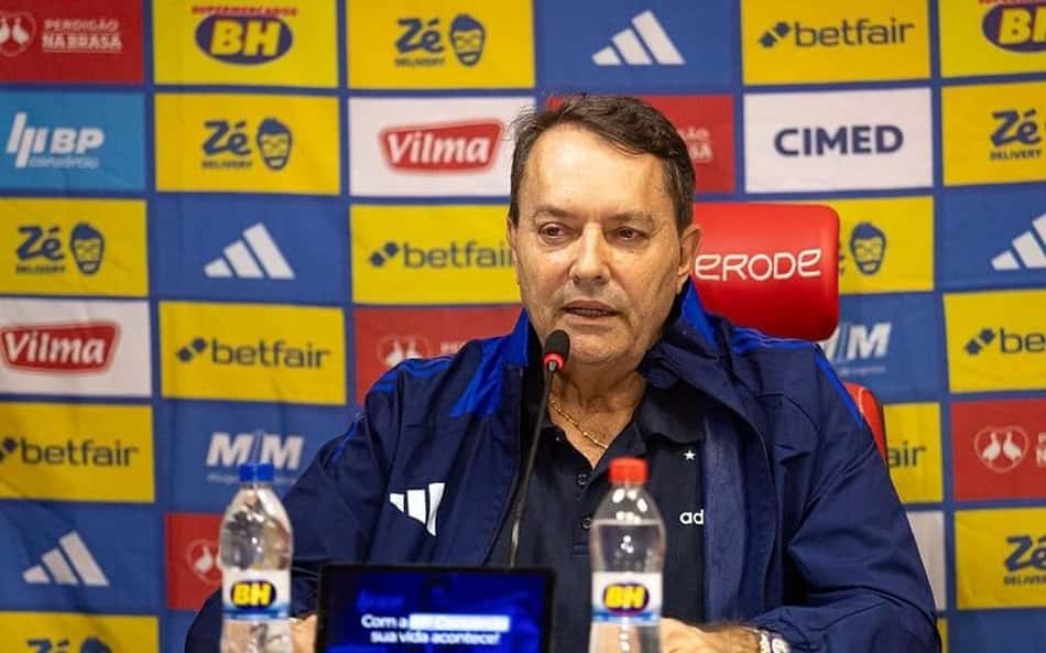 Torcedores criticam presidente do Cruzeiro: 'Devolve o clube para o Ronaldo'