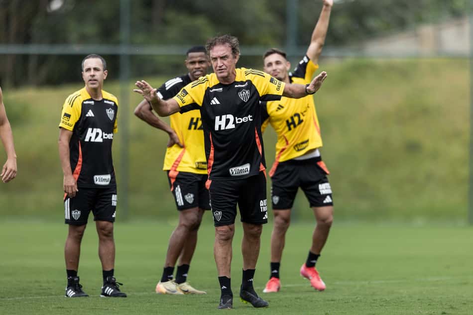 Cuca em treino do Atlético-MG (Foto: Pedro Souza / Atlético)