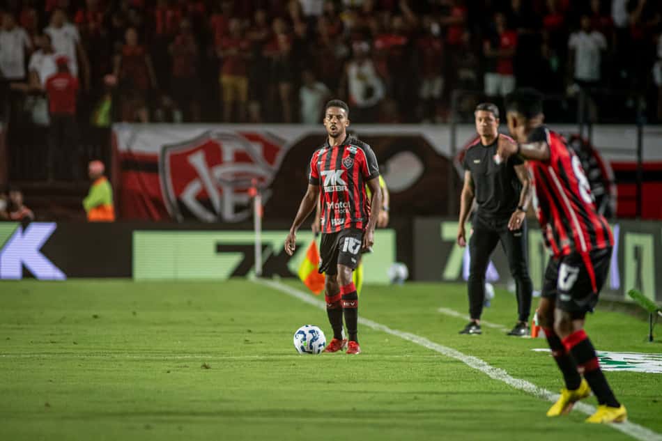 Willian Oliveira em ação contra o Flamengo, no Barradão Foto: Victor Ferreira / EC Vitória