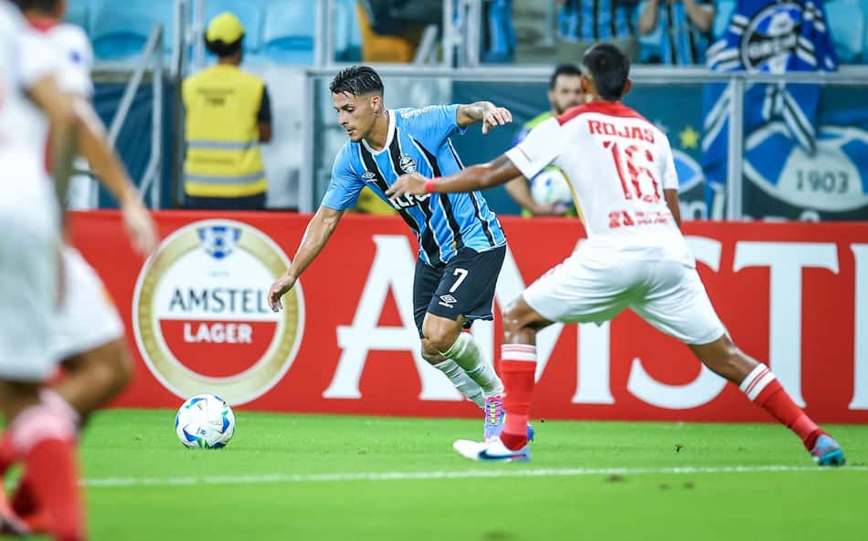 Assistência não redime Pavón, que tem noite de conflito com a torcida do Grêmio