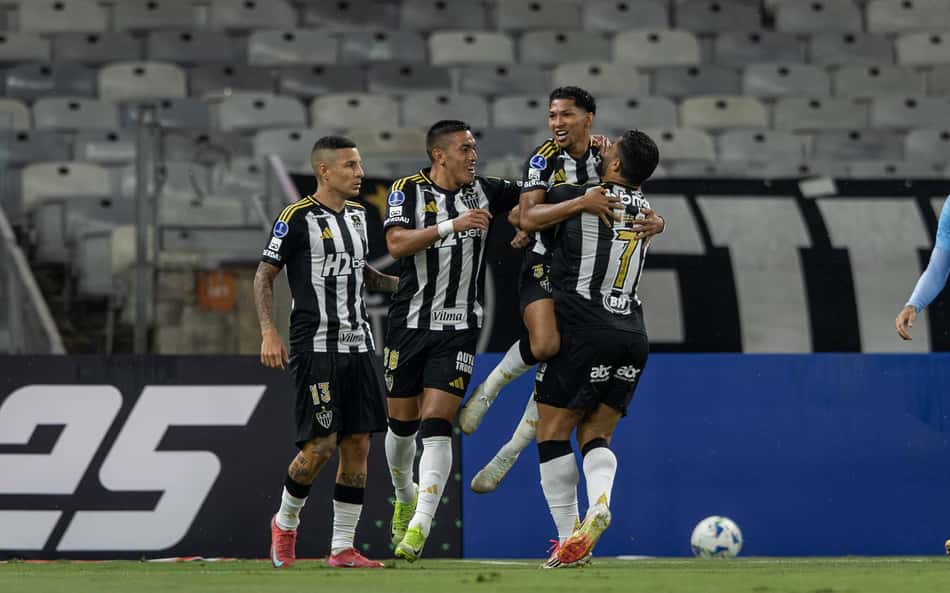 Atlético-MG tem gol relâmpago, goleia ainda na primeira etapa e é lider na 'Sula'