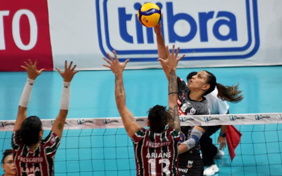 Bauru vence o Fluminense e se classifica para semi da Superliga Feminina de Vôlei