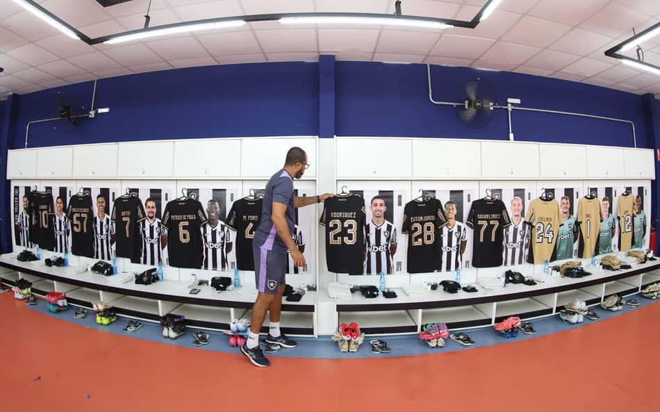 Botafogo está escalado para duelo com Bragantino; veja equipe