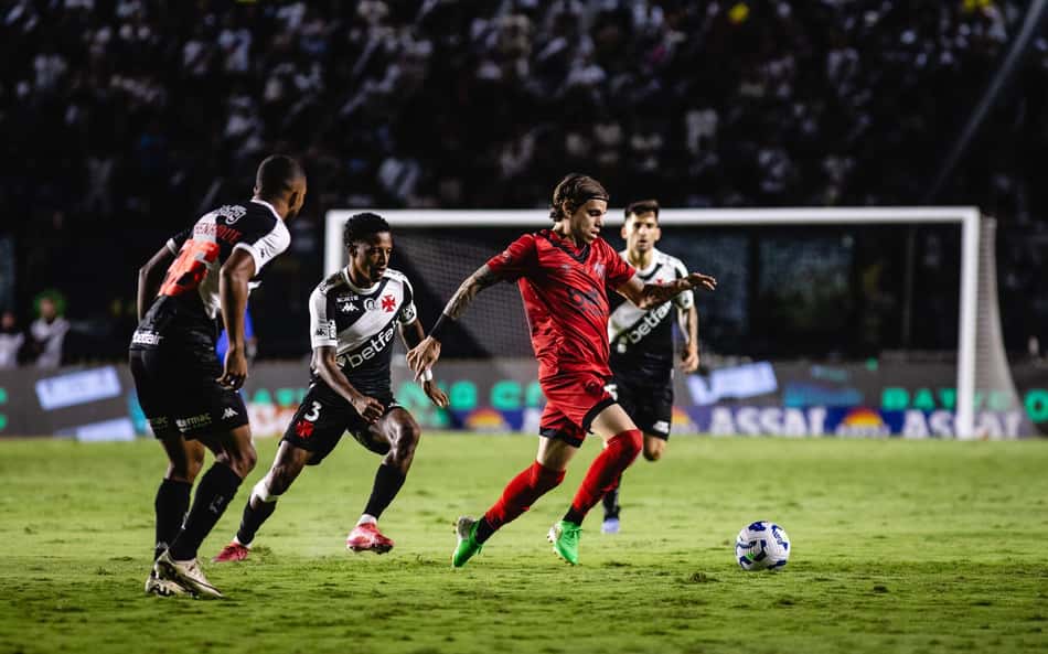 Jogador do Sport dispara contra a arbitragem: 'É triste o que acontece'