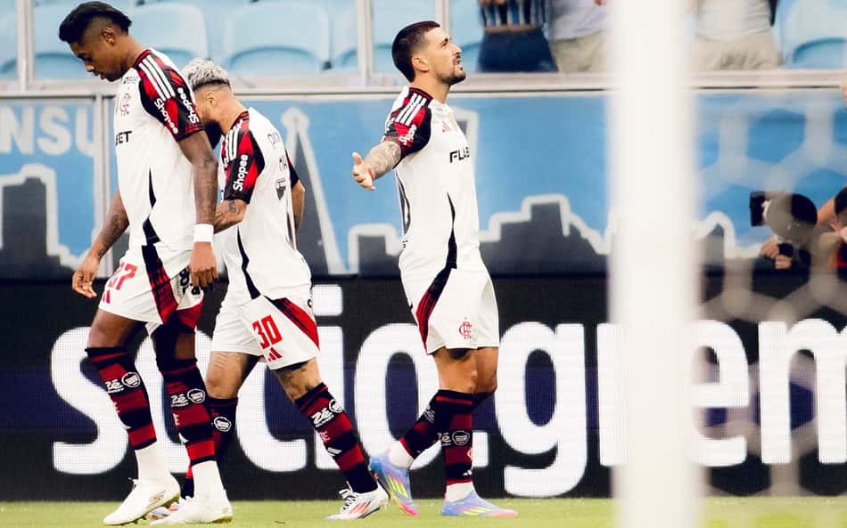 Arrascaeta celebra fase artilheira no Flamengo