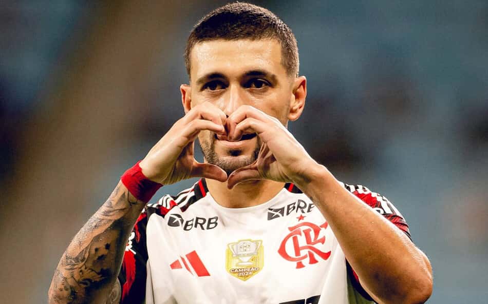 Arrascaeta brilha, Flamengo vence Grêmio e assume a liderança do Brasileirão