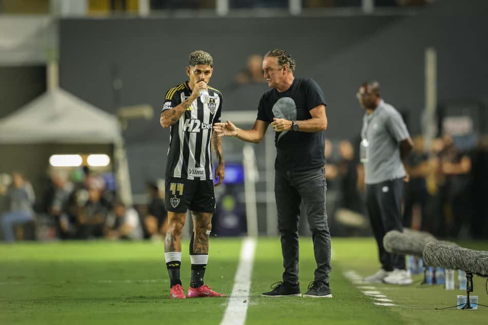 Cuca em Atlético e Santos (Foto: Pedro Souza / Atlético)