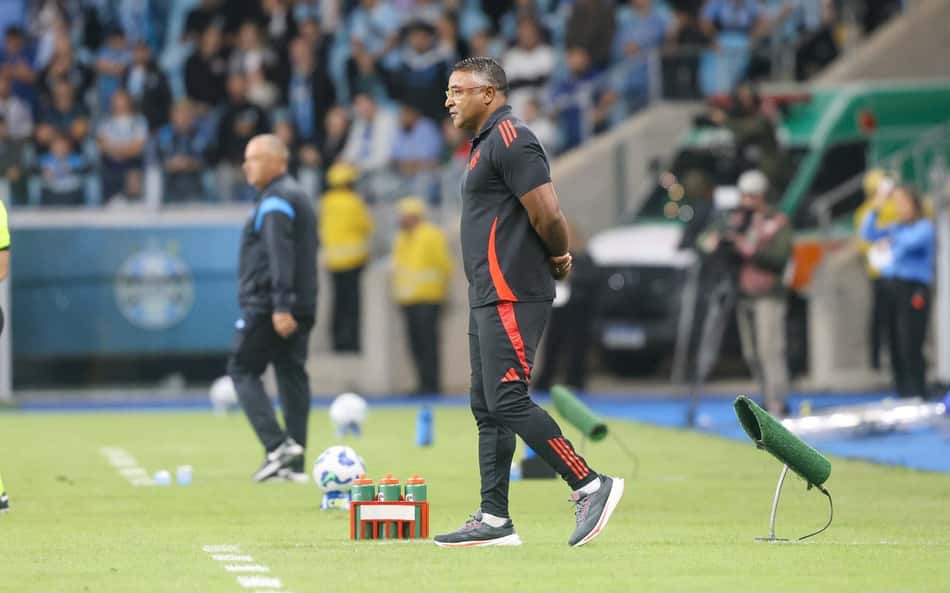 Roger Machado: 'Ninguém vai aguentar 20 jogos em dois meses'