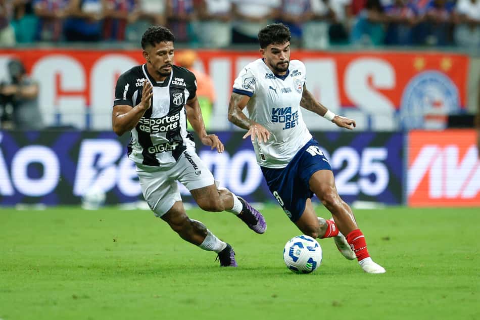 Cauly e Fernando Sobral em jogo na Fonte Nova  Foto: Rafael Rodrigues / EC Bahia