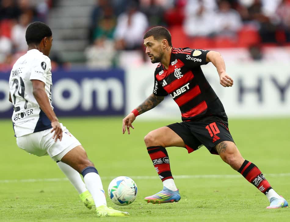 Arrascaeta durante a partida contra a LDU (Foto: Gilvan de Souza/Flamengo)