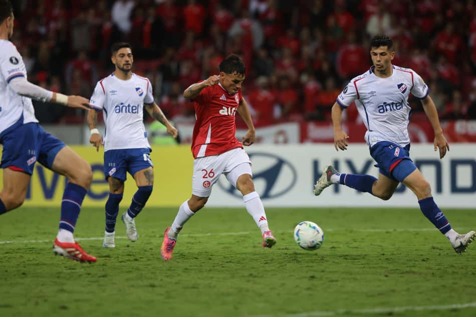 Internacional x Nacional-URU - Libertadores - Bernabei marca o segundo gol colorado (Foto: Ricardo Duarte/SC Internacional)