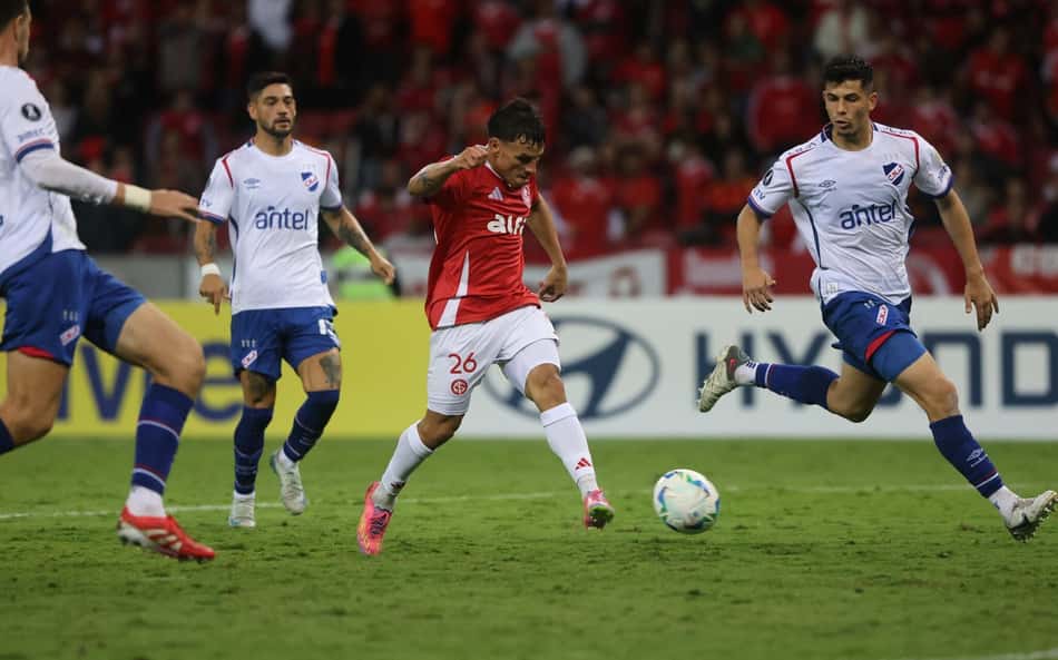 Melhores momentos: Após sair perdendo de três, Internacional empata com Nacional-URU