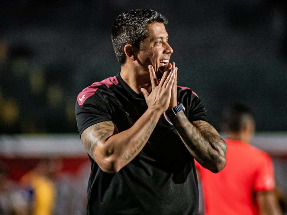 Thiago Carpini em Vitória x Cerro Largo Foto: Victor Ferreira / EC Vitória