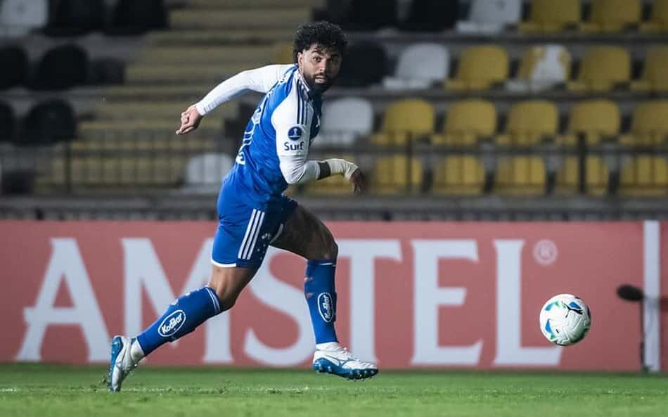 Com Gabigol e falha de Cássio, Cruzeiro perde mais uma e se complica na Sul-Americana