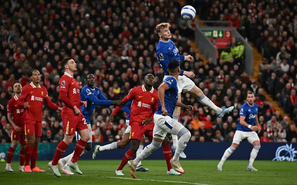 Liverpool vence Everton e fica perto do título da Premier League