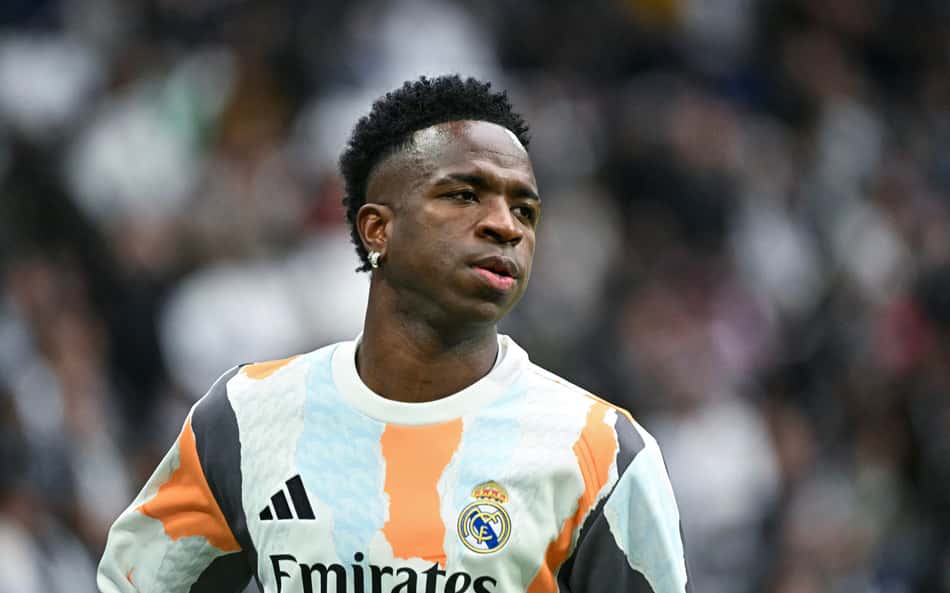 Ancelotti cita má fase de Vini Jr, mas demonstra apoio: 'Extraordinário'