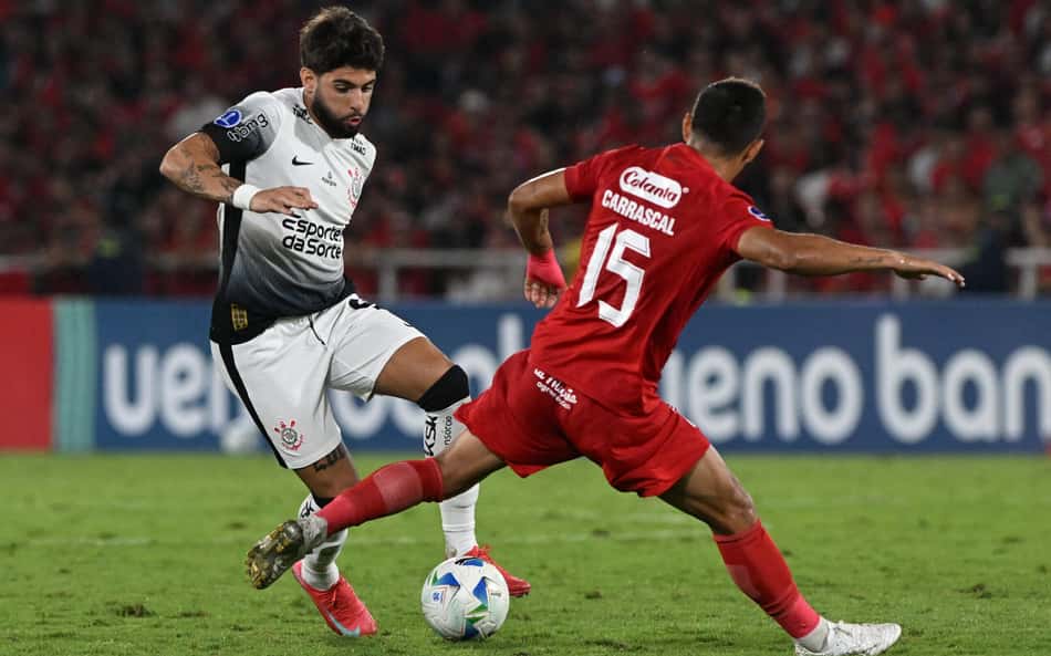 Corinthians empata com o América de Cali e segue vivo na Sul-Americana