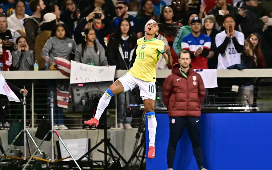 Seleção brasileira feminina faz 2 a 1 e vence os Estados Unidos de virada