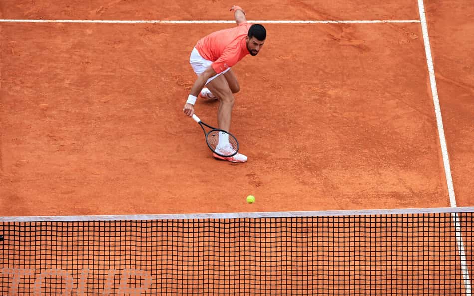 Três anos depois, Djokovic volta a perder na estreia no saibro em Masters 1000