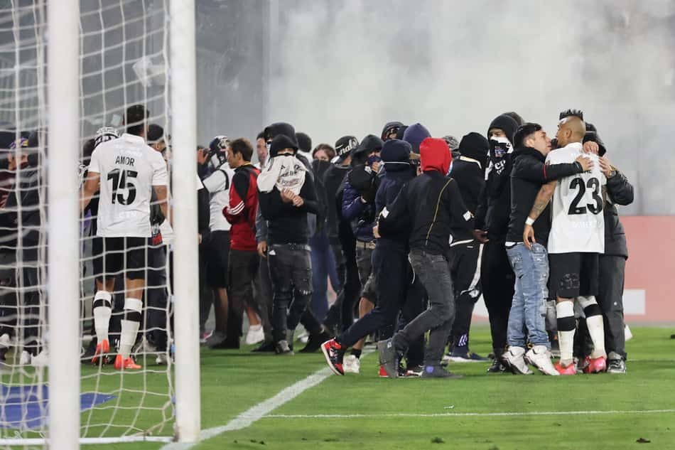 FBL-LIBERTADORES-COLOCOLO-FORTALEZA-FANS