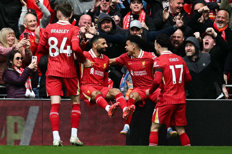 Jogadores do Liverpool comemoram gol contra o West Ham